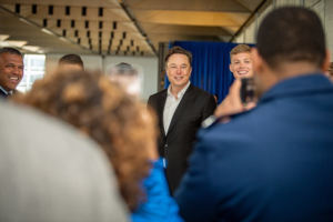 tesla-robotaksi-lansmanini-gerceklestirdi-hisseleri-yuzde-9-artti
