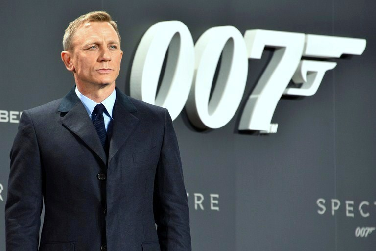 daniel-craigin-casino-royale-mayosu-la-perla-muzesinde-sergilenecek