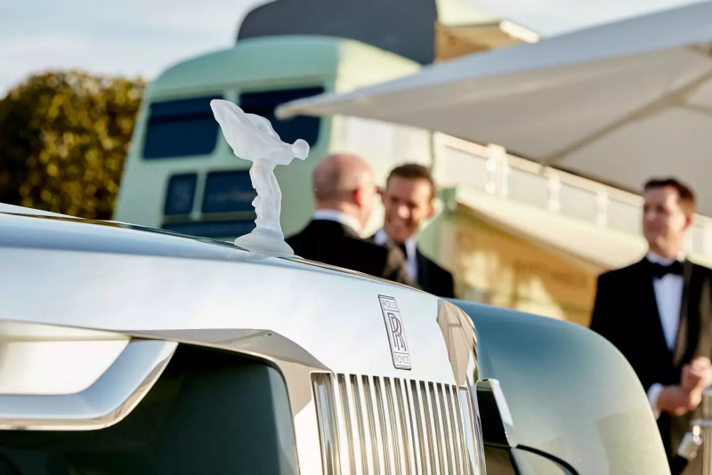 rolls-royce-whispers-luks-deneyimi-artik-dijitalde