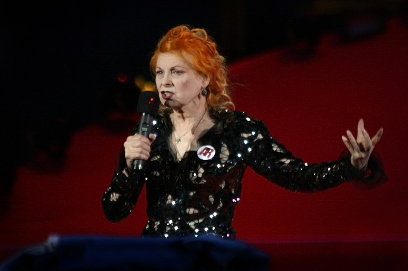 vivienne-westwood-yeniden-sahnede