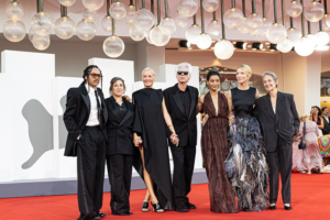 jim-jarmuschun-yonettigi-father-mother-sister-brother-venedik-film-festivalinde-altin-aslani-kazandi
