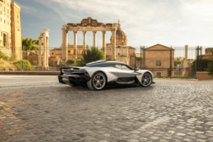 aston-martin-romada-showroom-aciyor